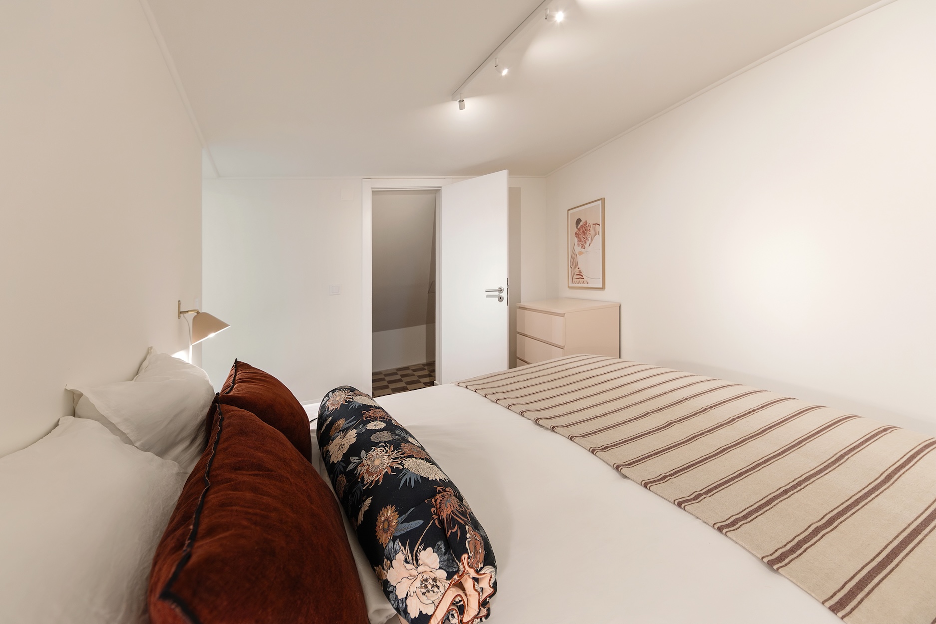 Cesário Verde 31: From Old Shop to Stylish Short-Term Rental in Lisbon